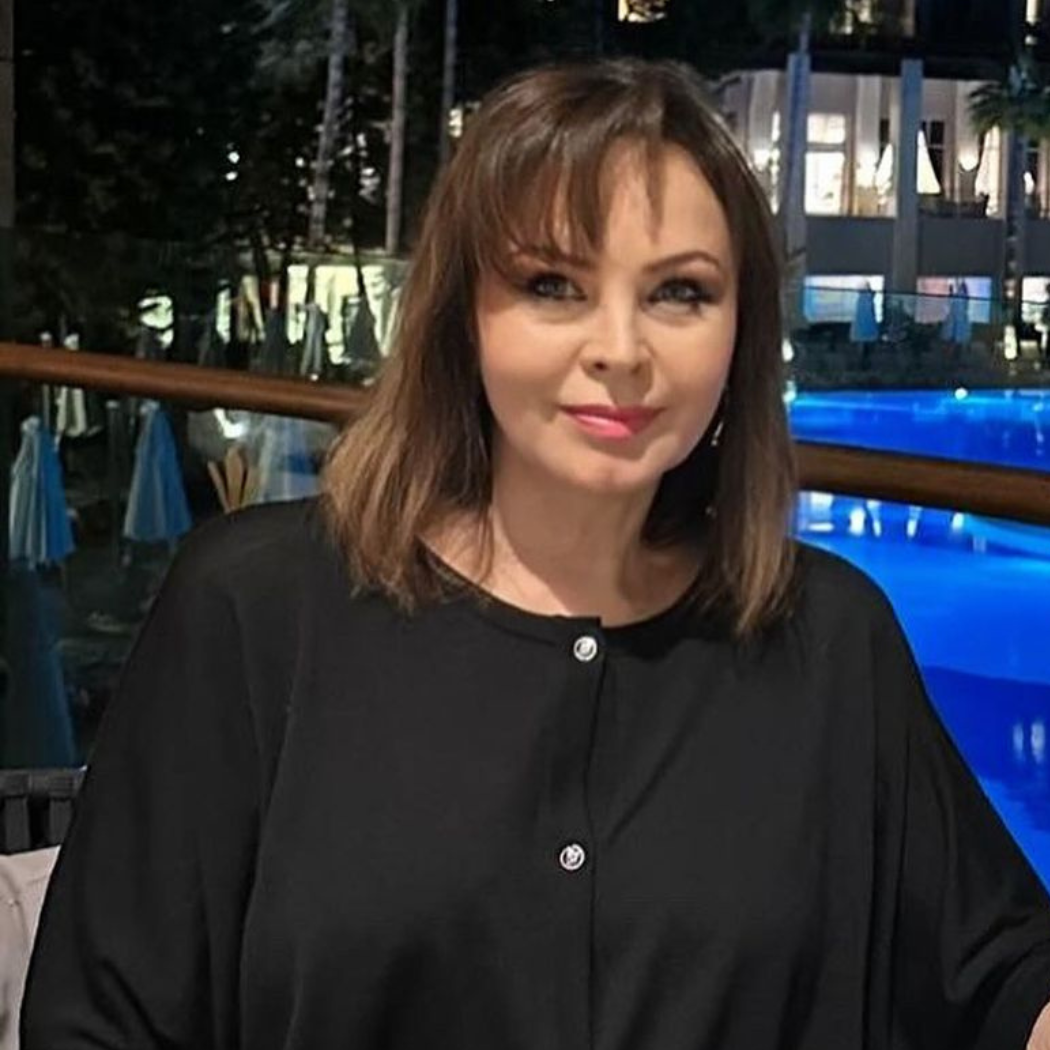 68-letnia Trojanowska nie ściąga jej nawet podczas jedzenia. Ta kurtka daje ekstremum komfortu jesienią